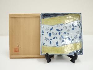 佐藤亮造　色絵二輪草文角皿（共箱）